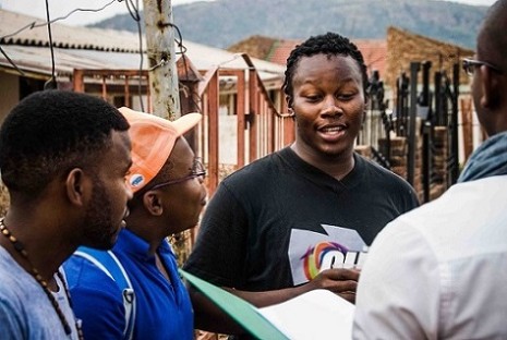 Bridging the Gaps - Jonge LHBT’s gaan in Zuid-Afrikaanse townships het gesprek aan over homoseksualiteit en aidspreventie - FOTO Waldo Swiegers
